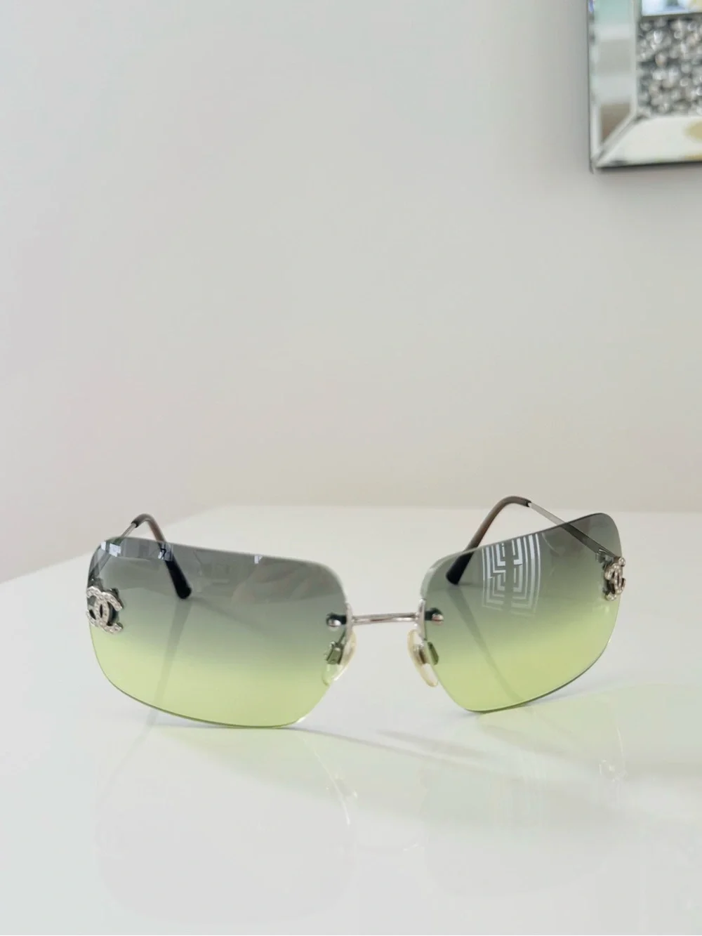 Extremely rare 🧚🏻‍♀️ Chanel rimless crystal sunglasses.